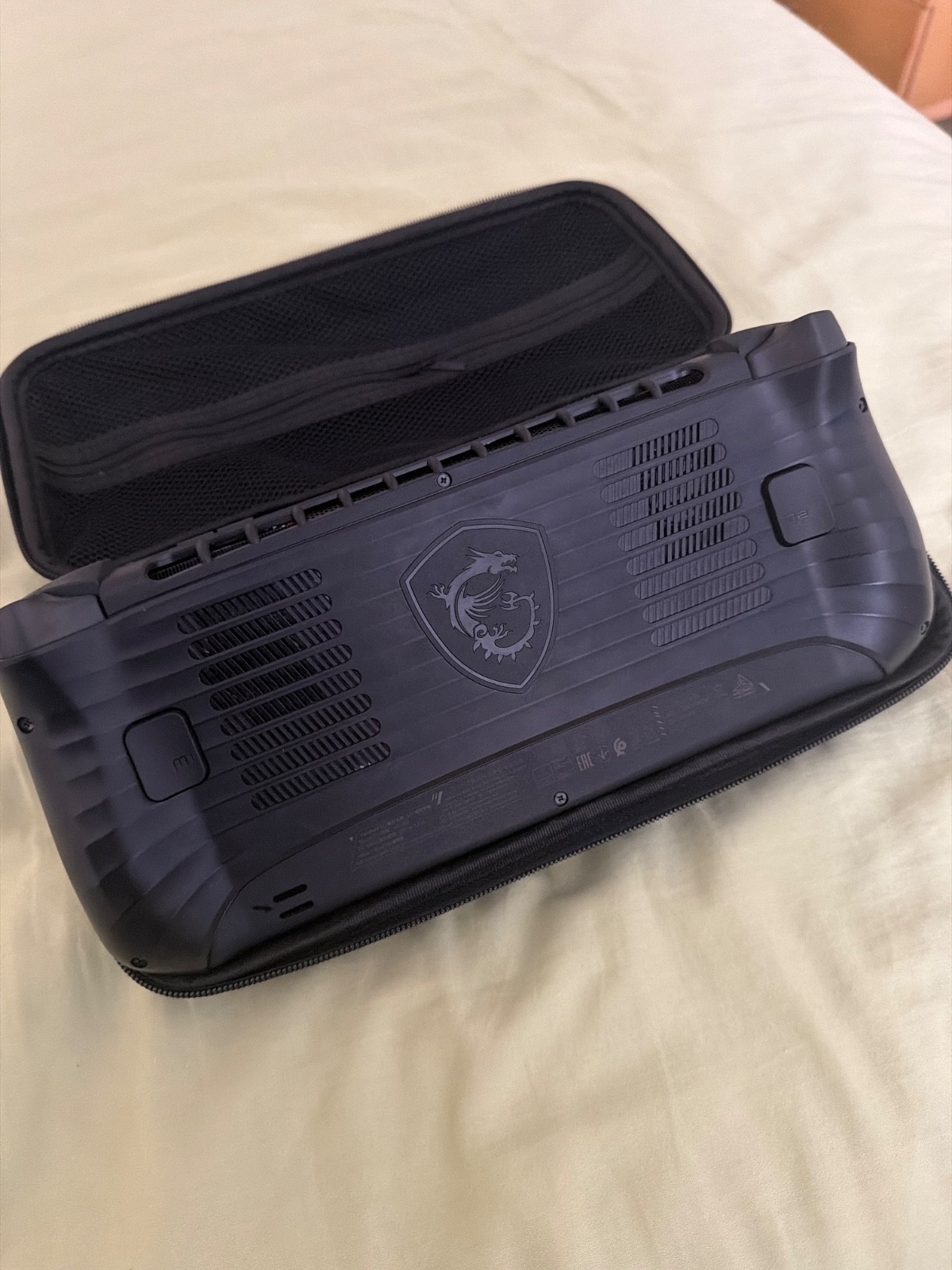 MSI Claw 8 AI 1TB SSD. 32GB RAM. Intel Core Ultra 7. 8” FHD 120Hz Screen. Win11