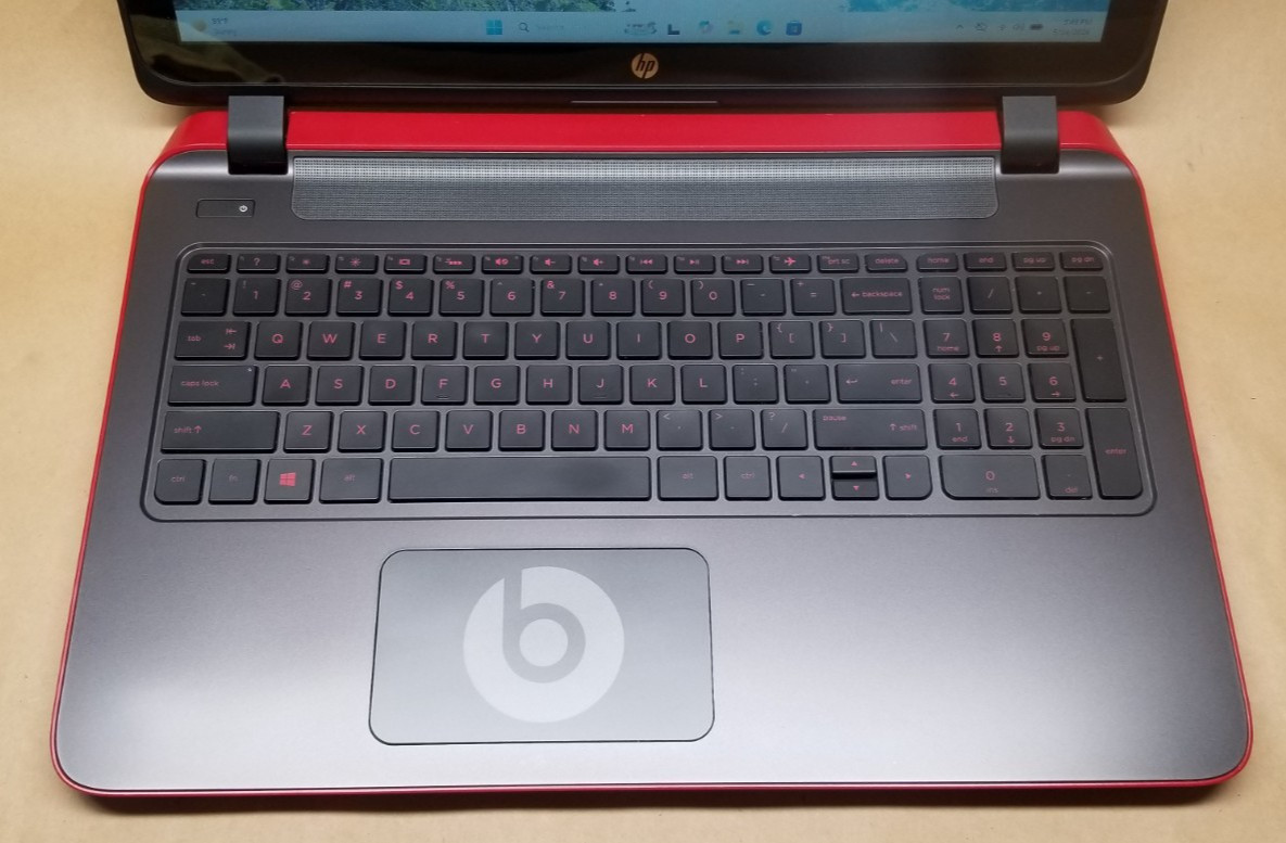 HP BEATS EDITION 15” TOUCH, AMD A8-5545M, 8 GB RAM 500GB SSD Win 11 (15-p099nr)