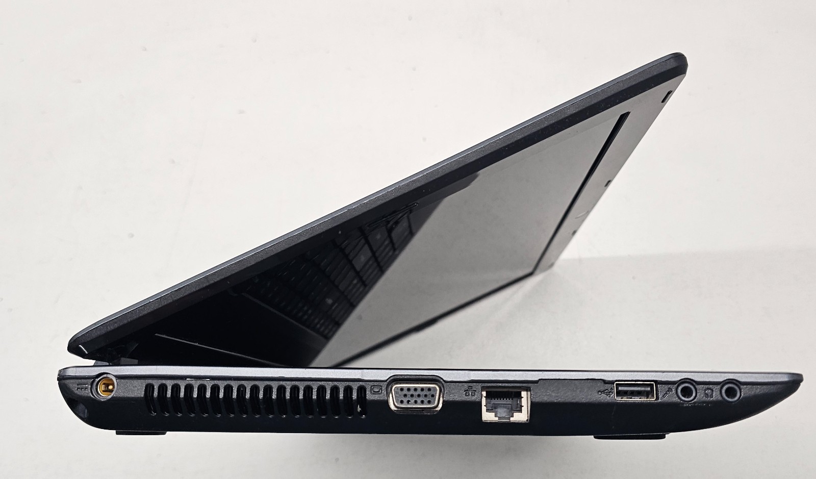 Acer Aspire 5250-0468 Laptop AMD E-300 2GB RAM NO HD/OS (FL)
