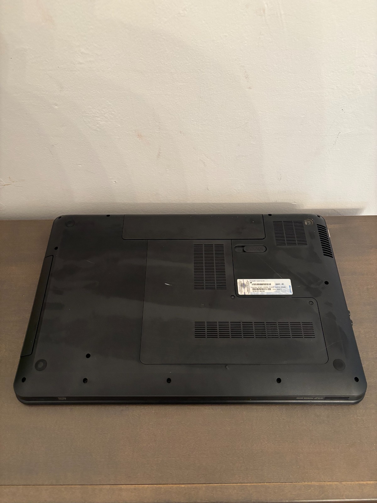 HP Pavilion G7 Notebook 17″ AMD A4-3300 1.90GHz 6GM RAM Windows 7 Home Premium