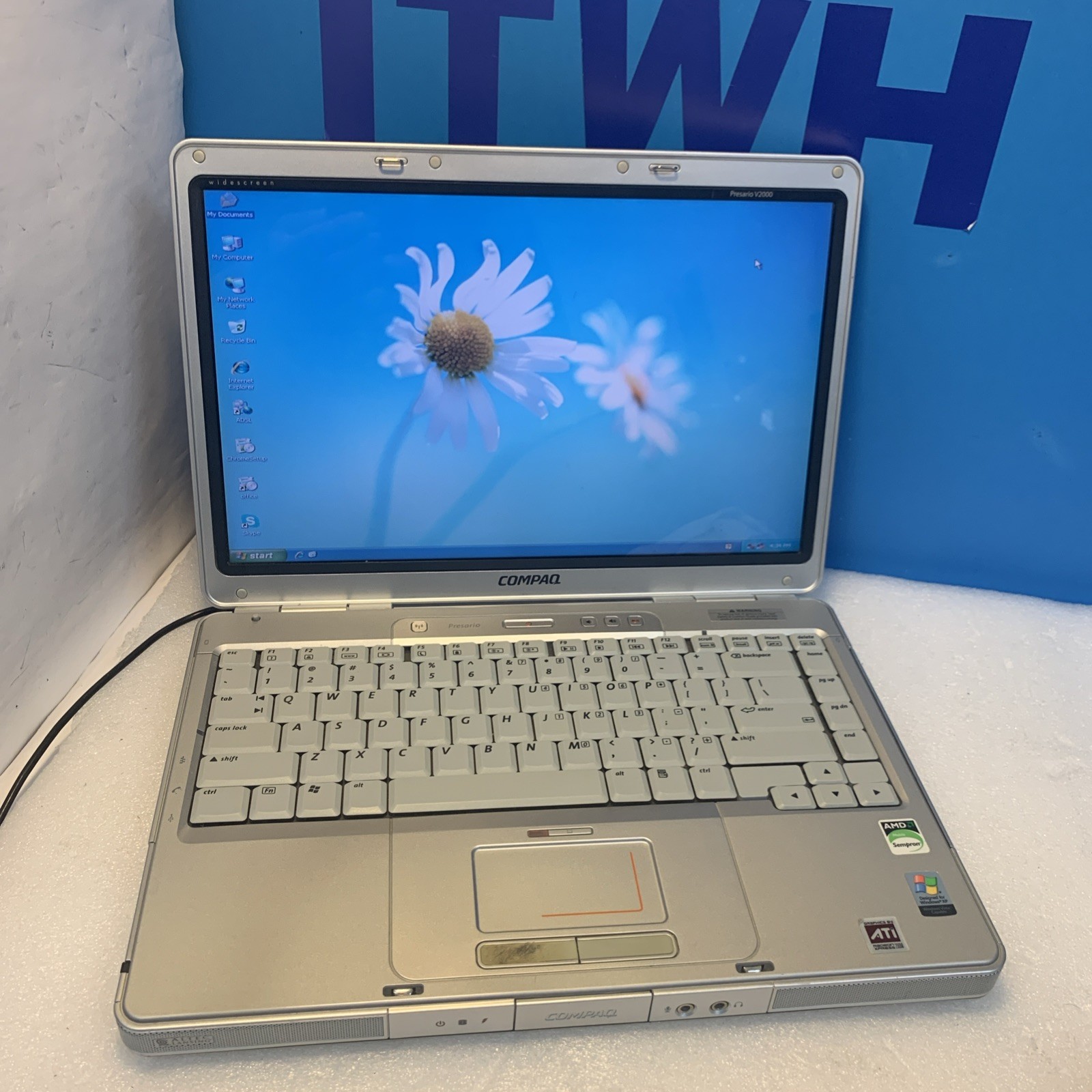 Compaq Predation V2000 AMD Septum 3100+ 1.8GHZ 2GB 40GB Windows XP SP3 Laptop