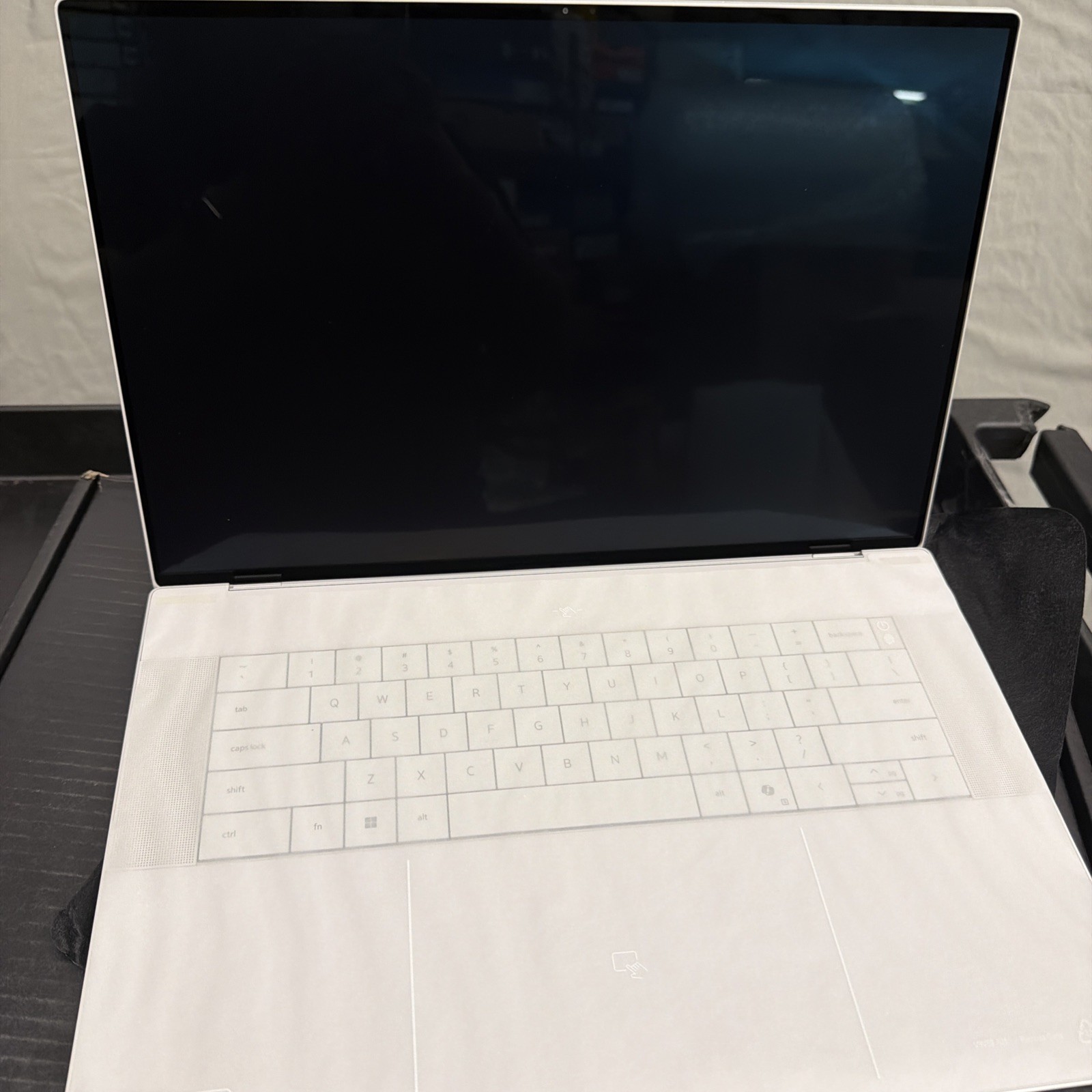 Dell XPS 16 Model 9640 Platinum 16.3” Touch Display/webcam 32GB 1TB SSD