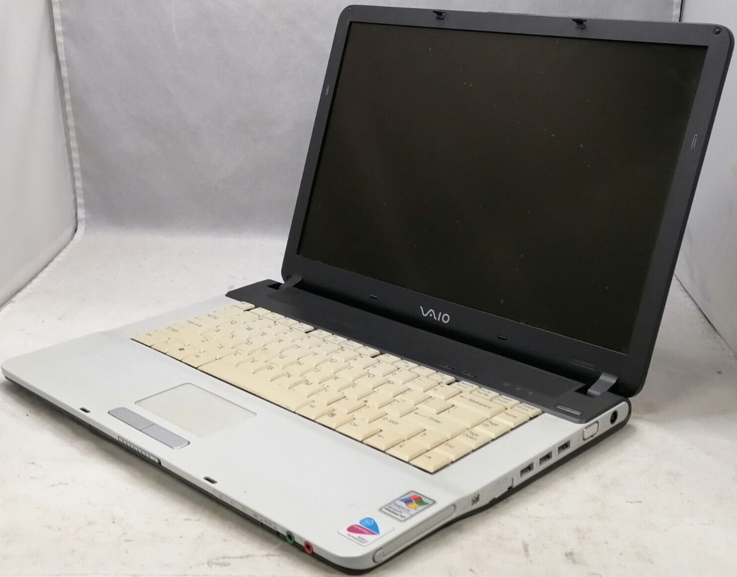 FOR PARTS 15.4″ Sony VAIO VGN-FS640/W (Pentium M 730 1.60 GHz/512MB RAM/NO HDD)