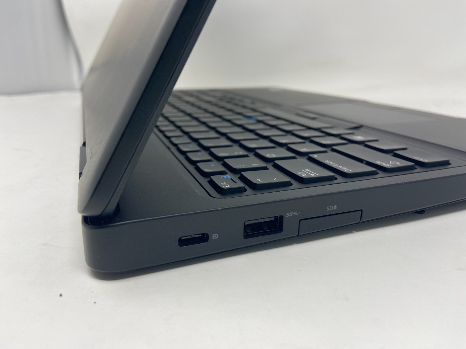 Dell Latitude 5580 15″ Core i5-7300u 2.6GHz 16GB 256GB SSD Webcam Win 11 Laptop