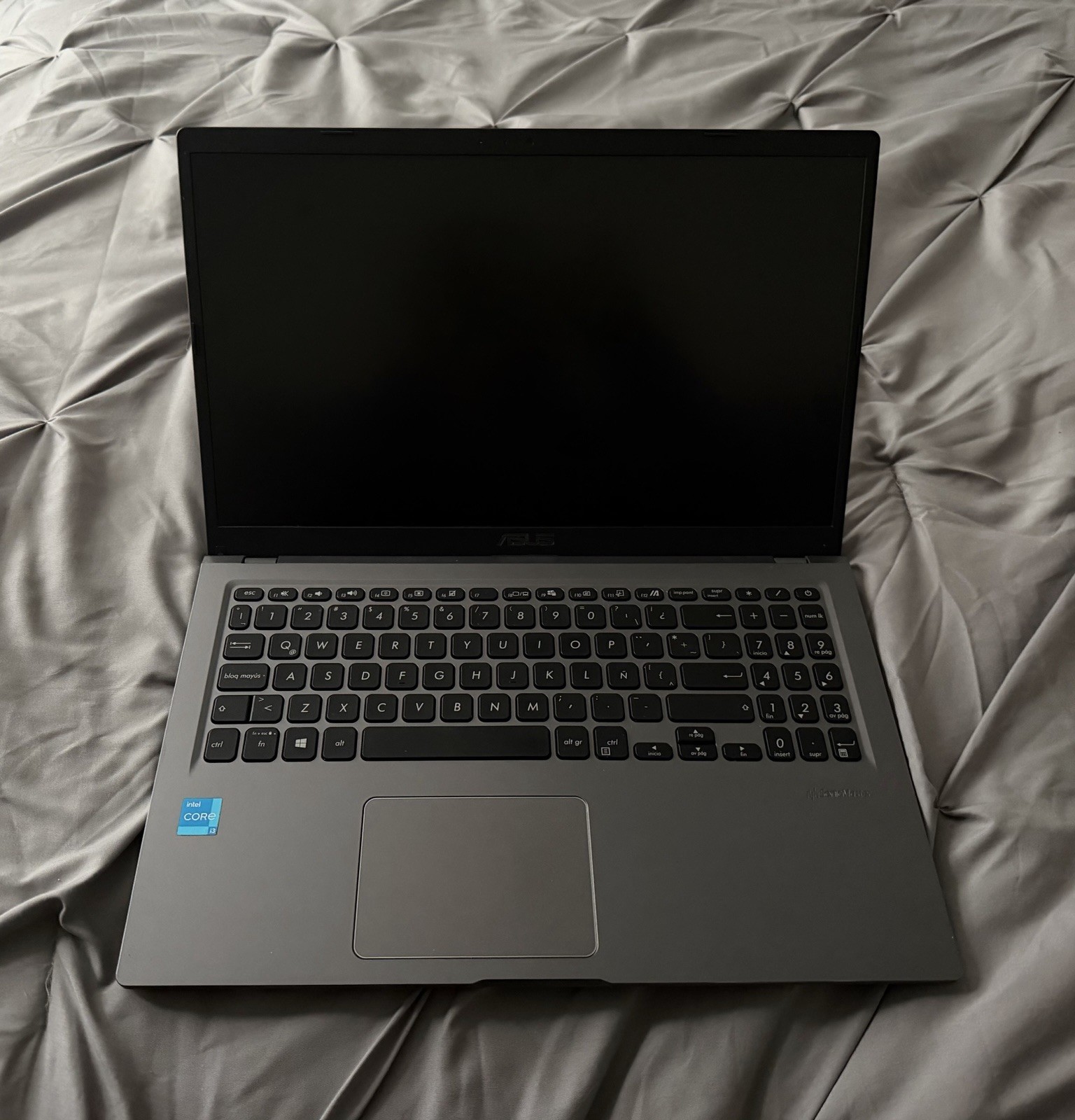 ASUS VivoBook 15 15.6″ (1TB HDD + 256GB SSD, Intel Core i7-1065G7, 1.30GHz, 8GB