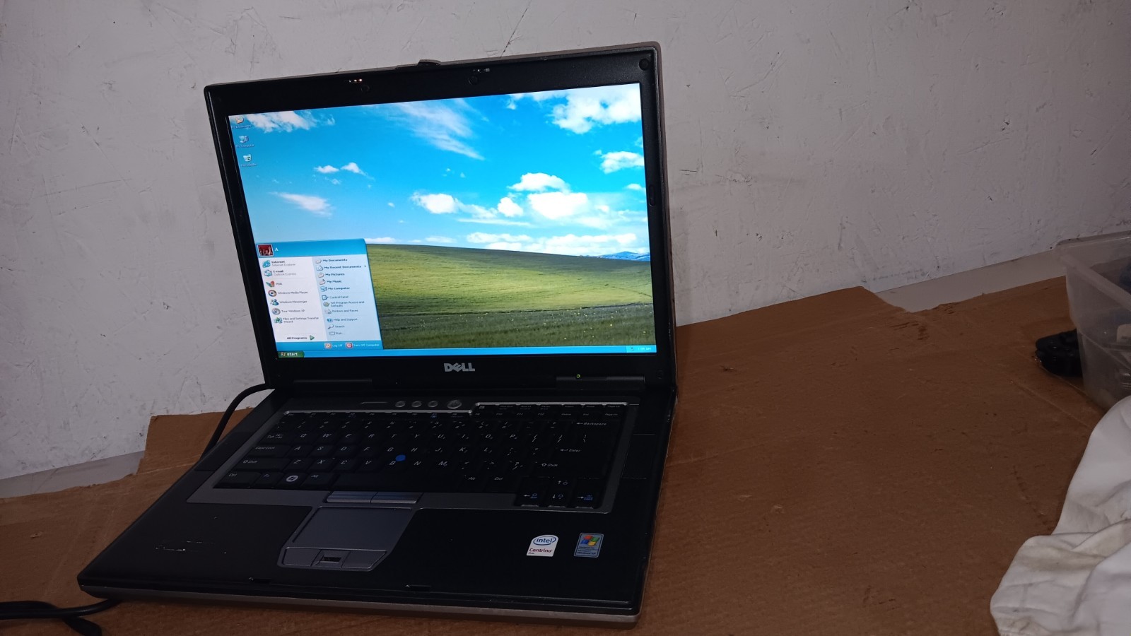 Vintage Dell Latitude D830 D820 Retro XP Gaming Laptop Windows XP pro 4GB Ram