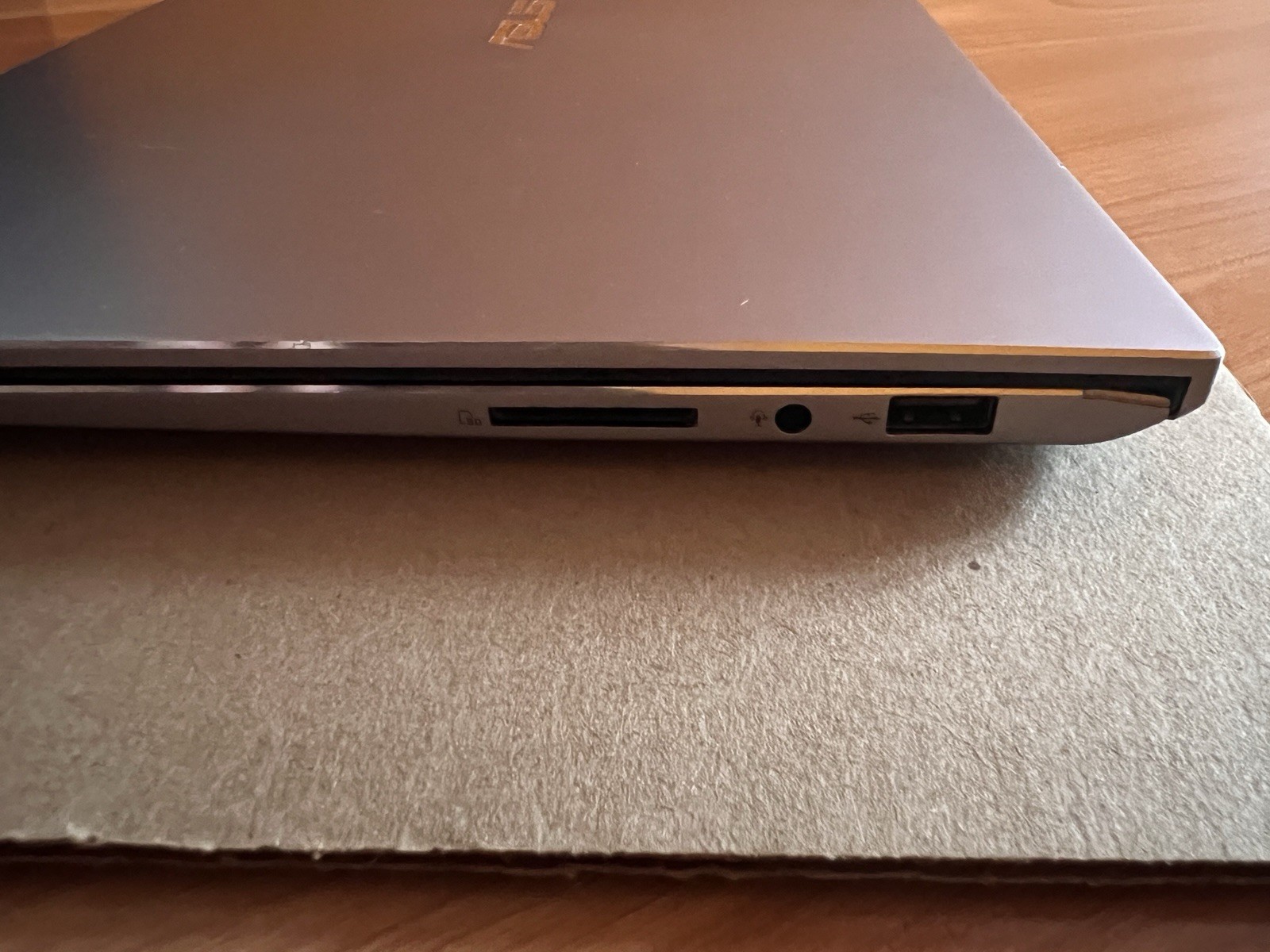 Asus zenbook Ux431f, i7-8565U , 16G Ram, UHD Intel Graphics, 256G, Win11 Pro