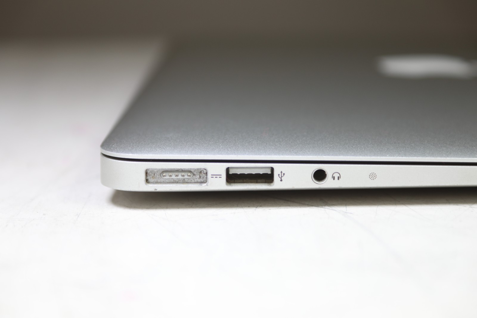 MacBook Air (1466) Intel Core i5-3427U CPU 1.80GHz-4GB RAM-128GB SSD-CatalinaOS