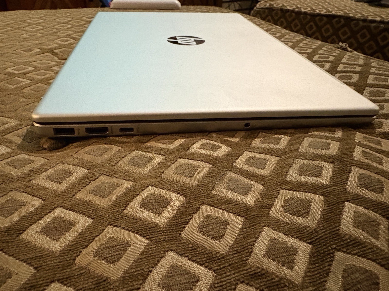 HP 15.6 ” (1TB, AMD A9 7th Gen, 3.1GHz, 4GB) – Laptop – 15-db0031nr