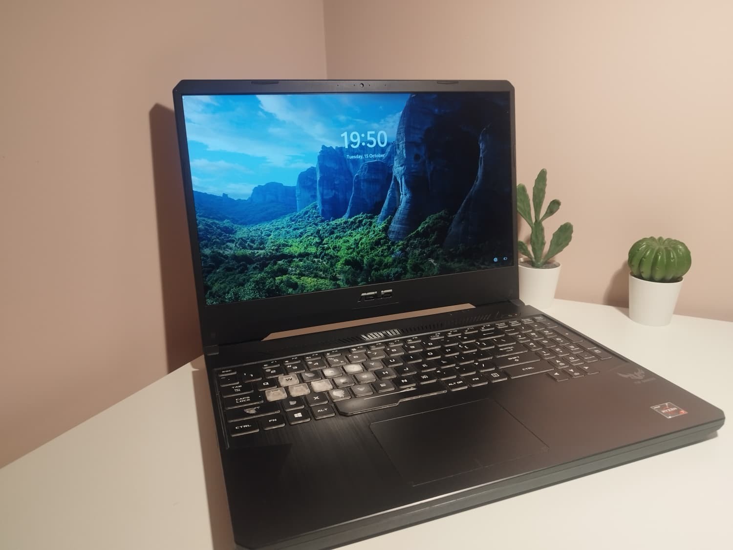 Asus TUF gaming FX505DU / AMD Ryzen 7 w/ Radeon Vega / 16 GB RAM / Cleaned