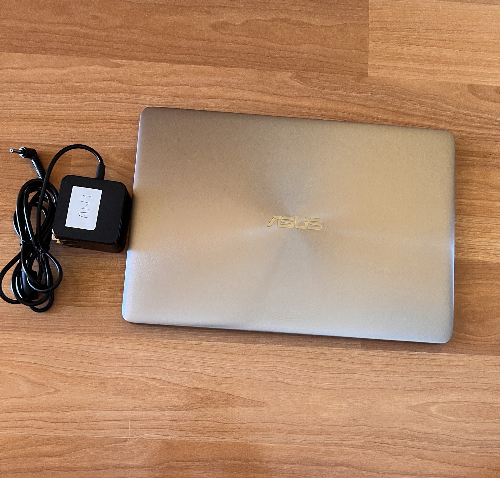 Asus Zen book UX330U I5 8th UHD Graphics,8G,256G SSD,Win11 Pro, 13.3” AN1