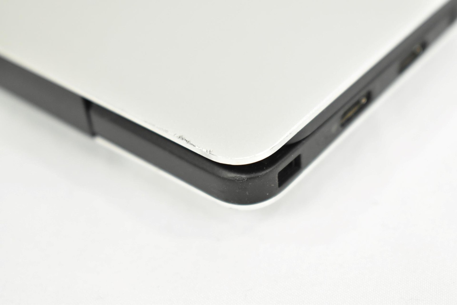 Dell XPS 13 7390 Touch Laptop i7-10710U 1.1GHz 16GB 256GB SSD No OS 13.3″