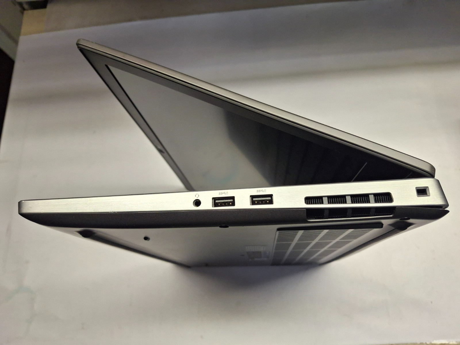 Dell Precision 7540 15.6″ Laptop Core i7-9750H 32GB RAM 512GB SSD Webcam T2000