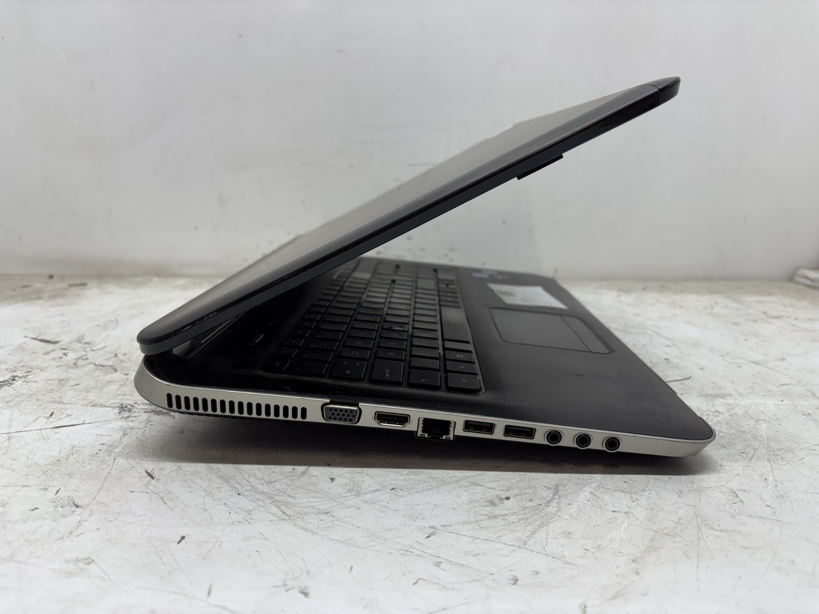 HP Pavilion dv7 Notebook Intel Core i5-2410M 8GB NO HDD NO BAT
