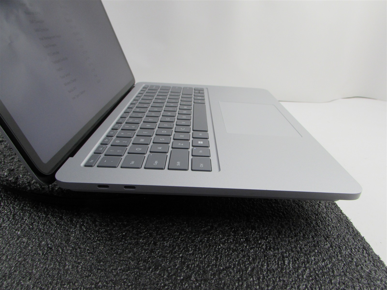Microsoft Surface Laptop Studio 1964 i7-11370H 1TB SSD 32GB RTX A2000 *No A/C*