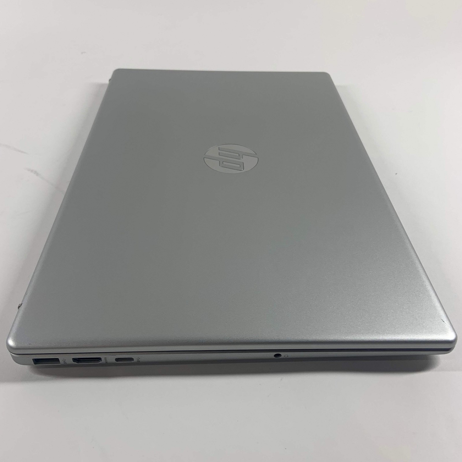 HP Pavilion 15-FC0237NR 15.6″ Ryzen 7 5825U 2.0GHz 8GB RAM 512GB SSD
