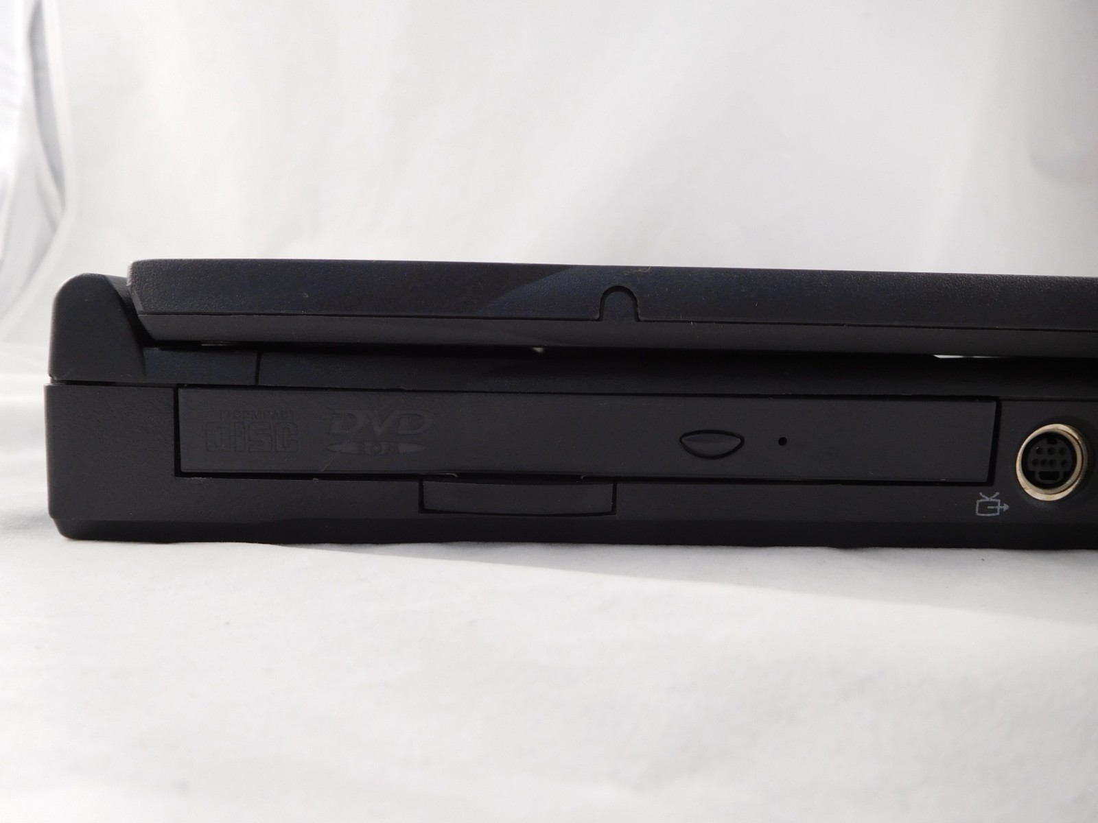 Dell Latitude C800 Pentium III 850Mhz 128MB 20GB 15″ Bad Battery No OS