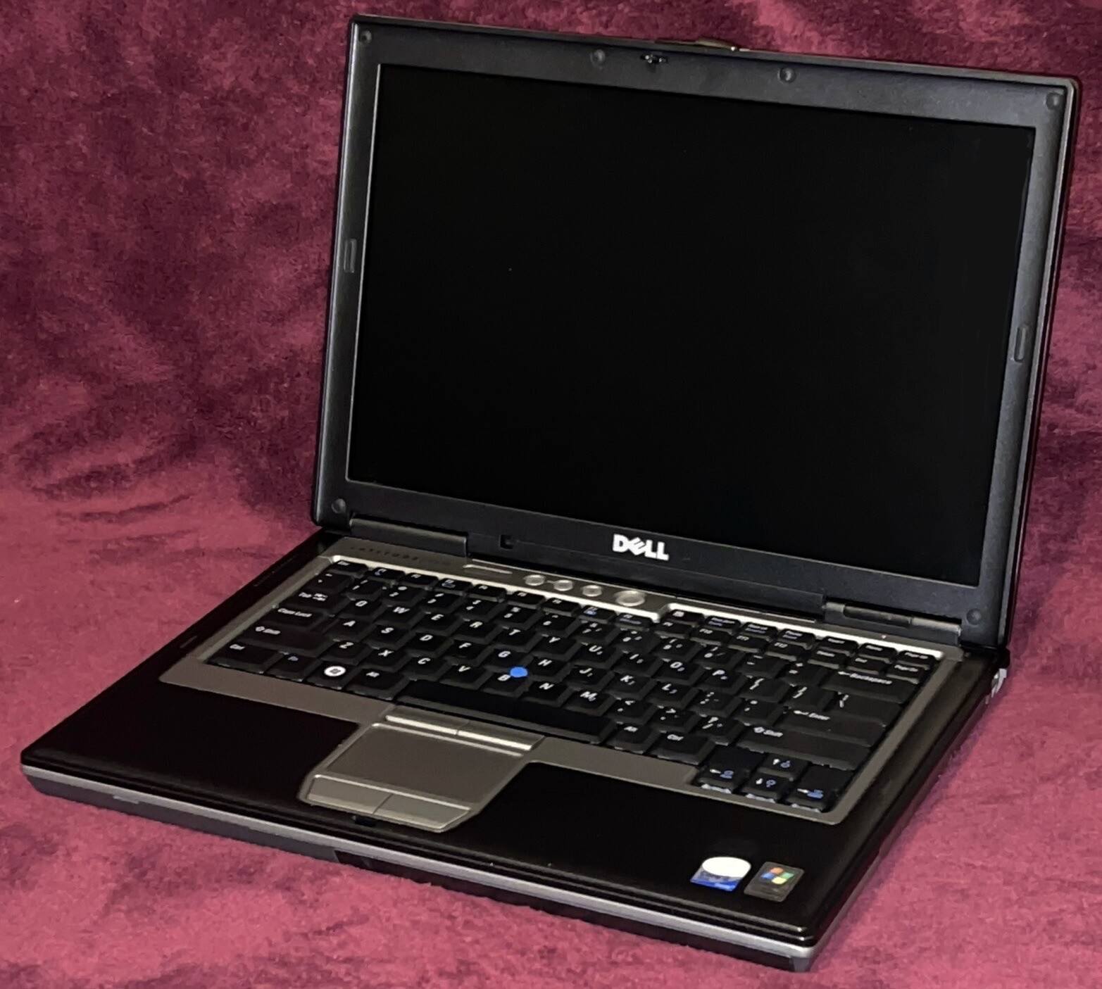 COMPLETE Dell Latitude D630 14.1”/2.00GHz/4GB/500GB/NVIDIA GPU/DVDRW/SERIAL/XP