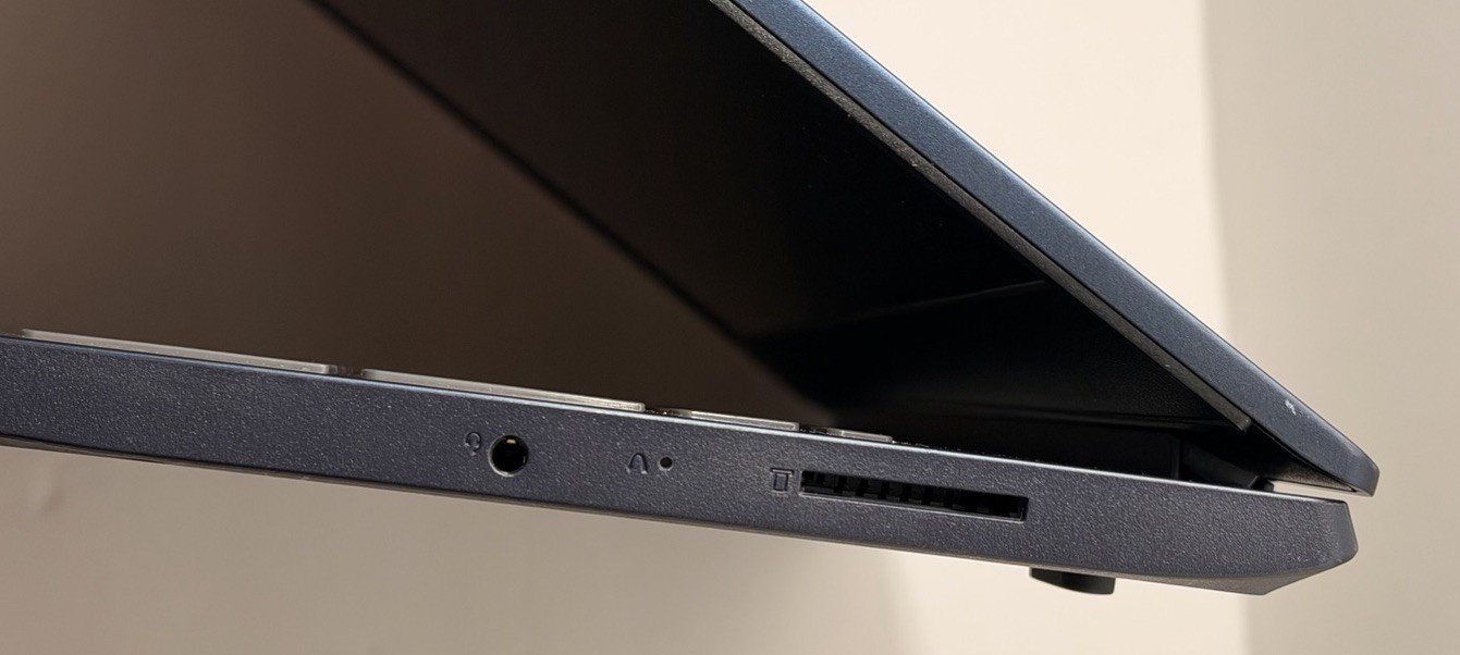 Lot Of 2 Lenovo Ideapad 3 17IIL05 i5 & 15IIL05 15.6″ i3-1005G1 NO SSD NO RAM