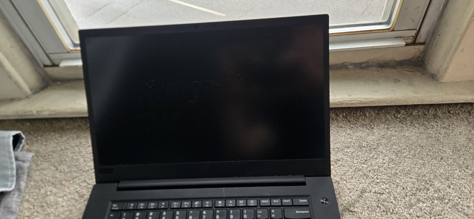 Lenovo ThinkPad P1 Gen 2 15.6″ i7-9850H 16GB Nvidia T2000 4gb vram read desc