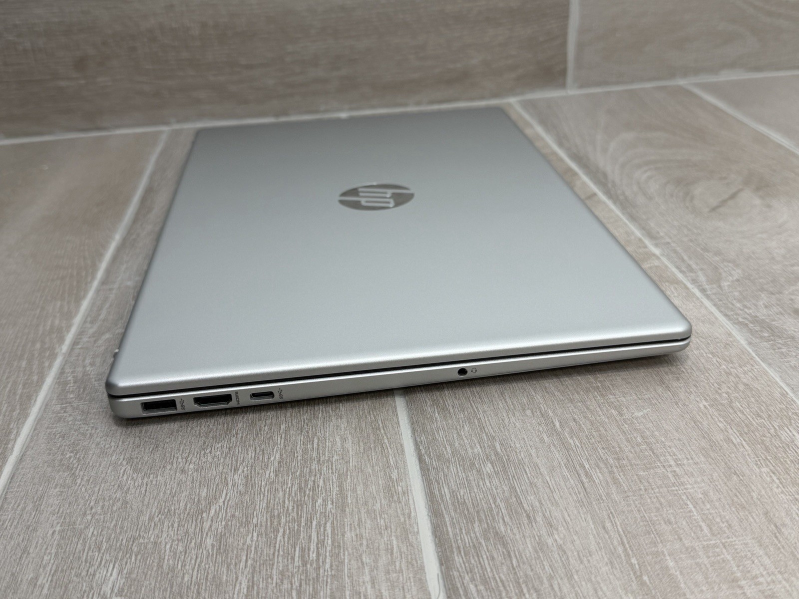 HP 15-FC0025WM 15.6″ Touch Laptop Ryzen 5 7520U 8GB RAM 256GB NVMe SSD Win-11