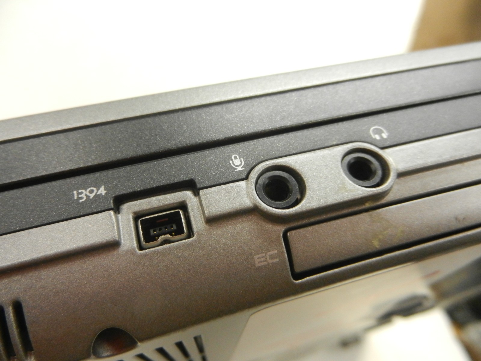 Dell Latitude D830 LAPTOP Core 2 Duo / 2GB / 120GB HDD Serial Port Windows XP