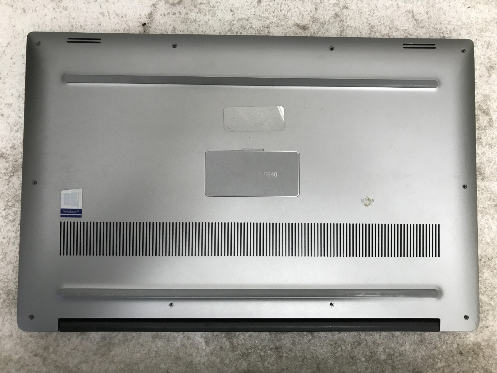 Dell Precision 5540 / Intel Core i9-9880H 2.30GHz / 8GB RAM / No SSD