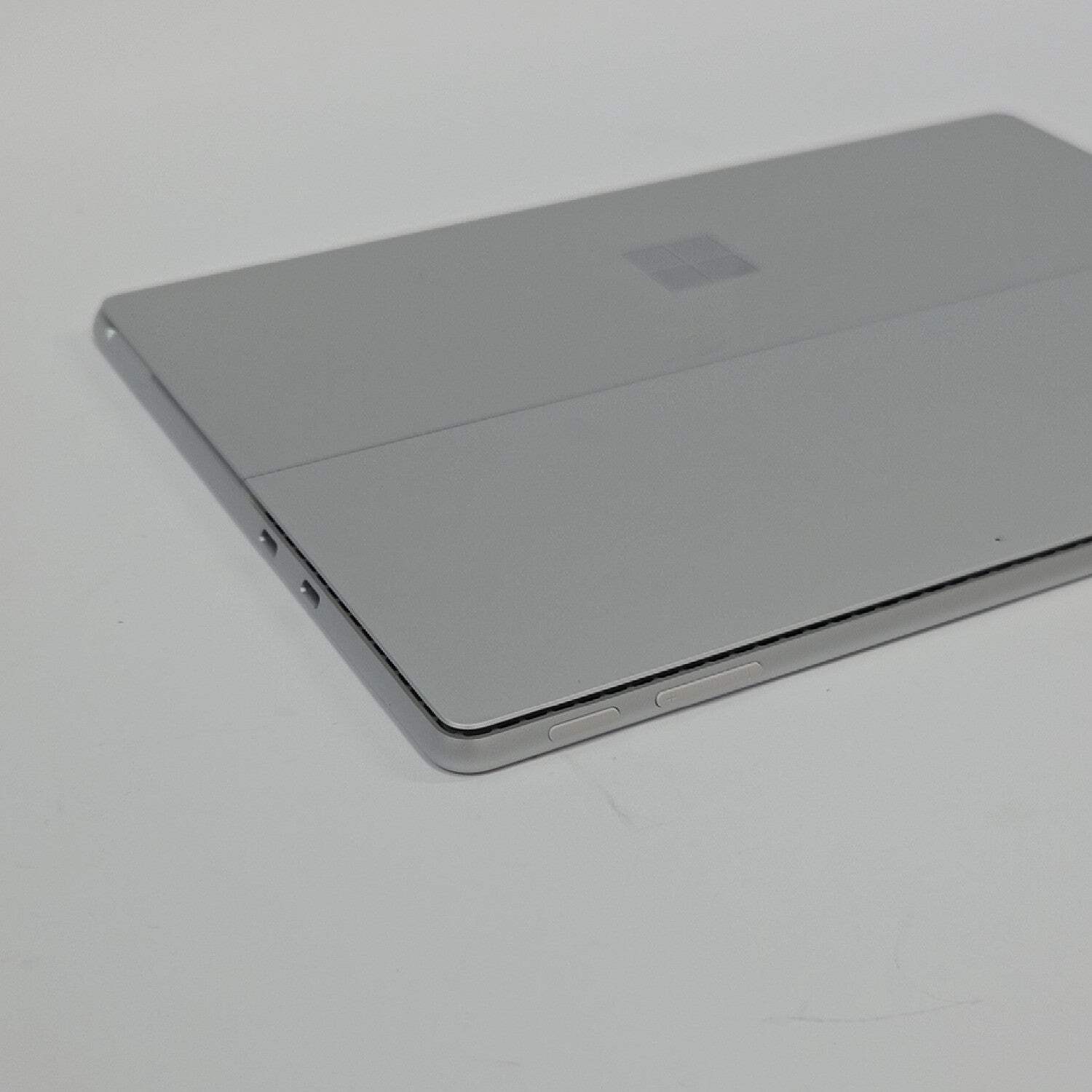 Microsoft Surface Pro 12 2103 13″ Core Ultra 5 335 2.2GHz 16GB RAM 512GB SSD