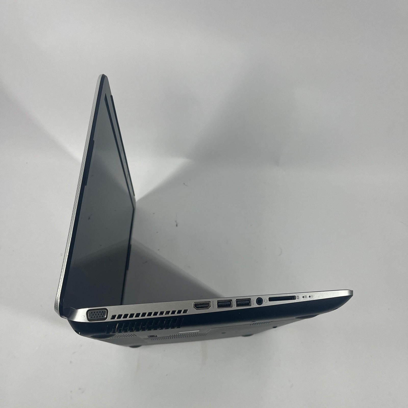 HP Pavilion 17 15″ AMD A8-5550M APU 1.1GHz 3GB 750GB SSD Radeon HD 8550G