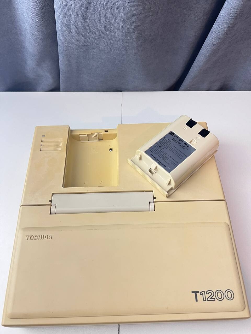 Toshiba T1200 Vintage Laptop In working condition (TESTED)