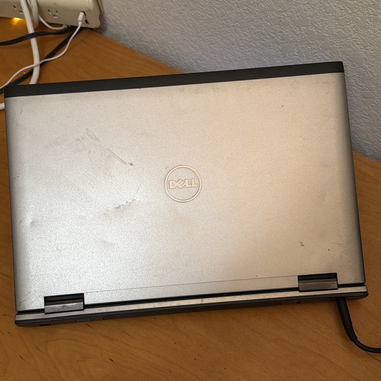 Dell Vostro 3750 17.3″ Windows 7 Pro Laptop Intel i5-2410 4gb 320gb HDD DVD