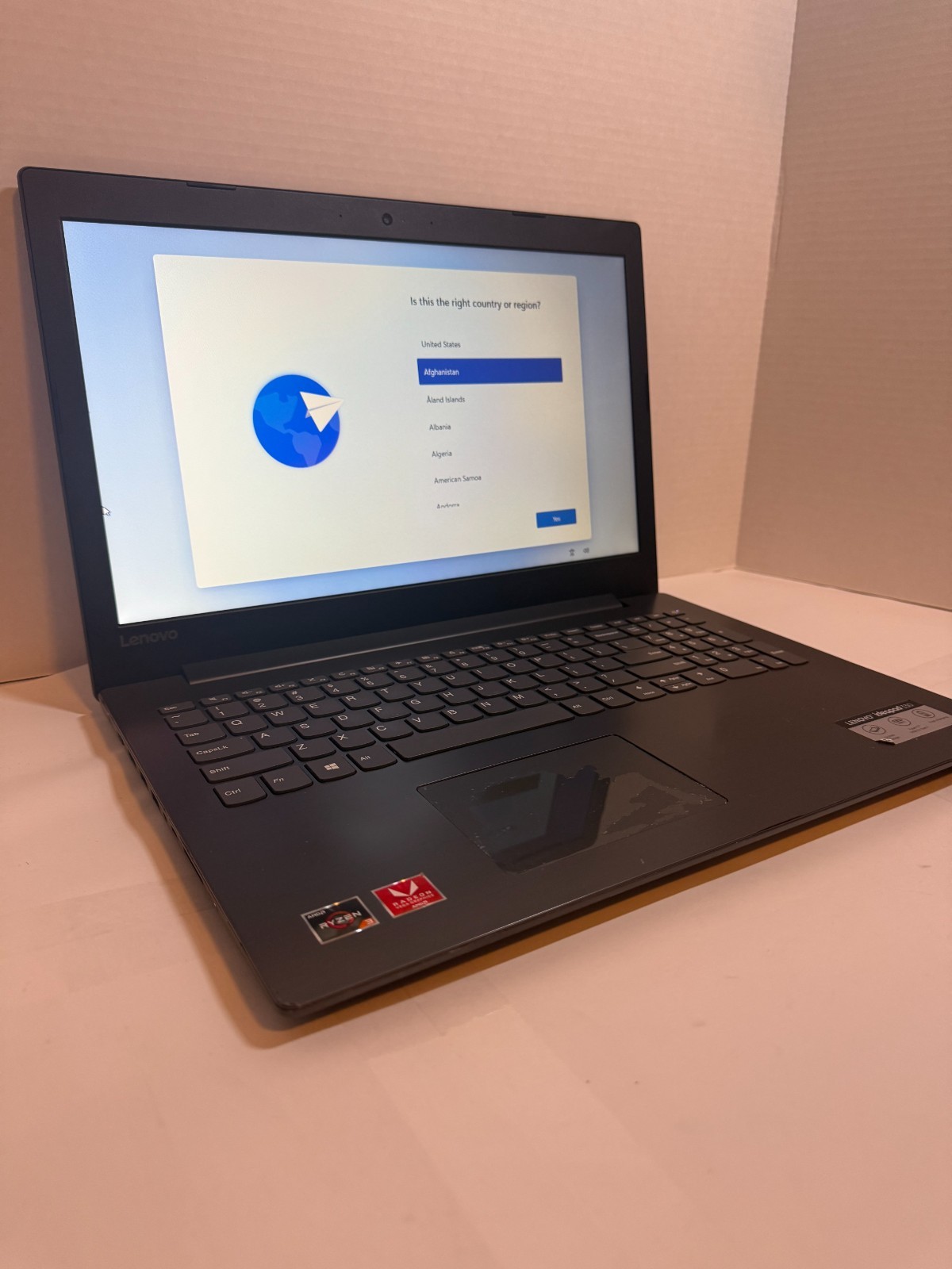Lenovo IdeaPad 330 AMD Ryzen 3-2200U 12GB Ram 1TB HDD DVD-RW Radeon Win 11 S4