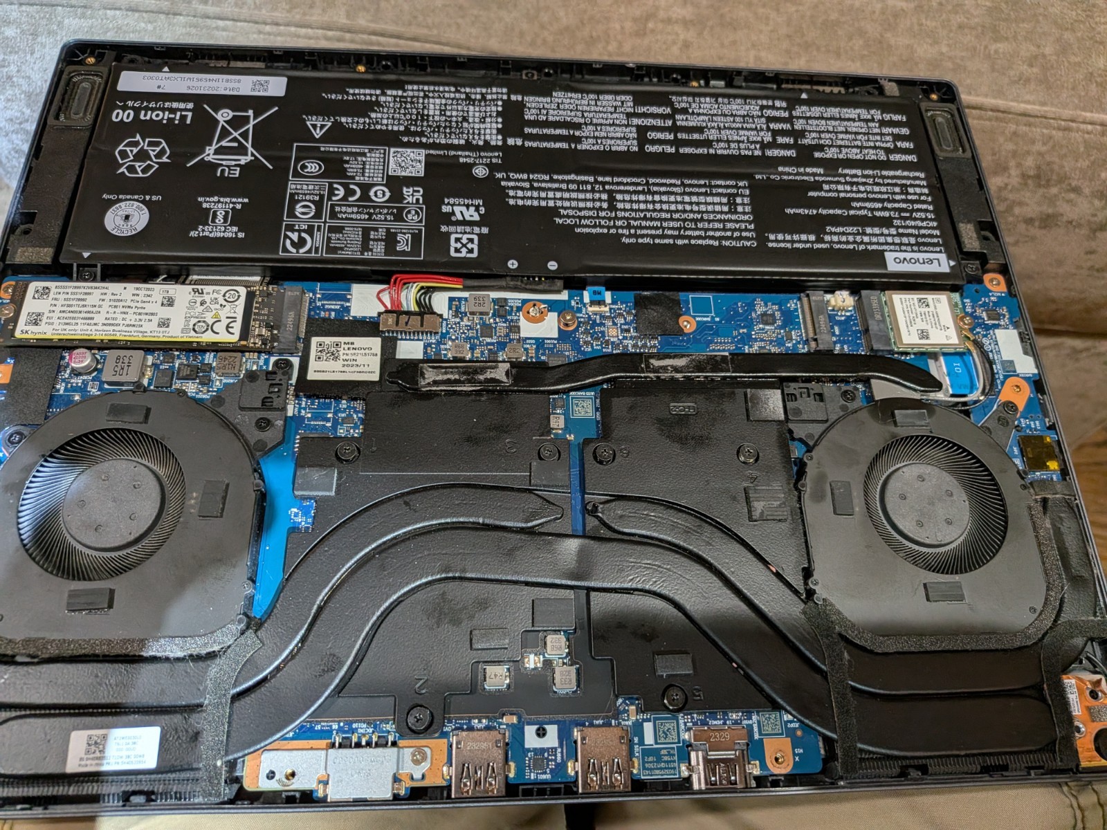 Lenovo Legion Slim 5 14APH8 14.5″ OLED Laptop – FOR PARTS / DEAD MOB + 1 TB SSD