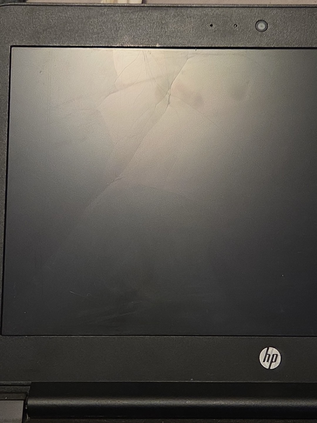 HP CHROMEBOOK 11 G5 EE..PARTS OR REPAIR. BUSTED SCREEN..NO CHARGER..UNTESTED