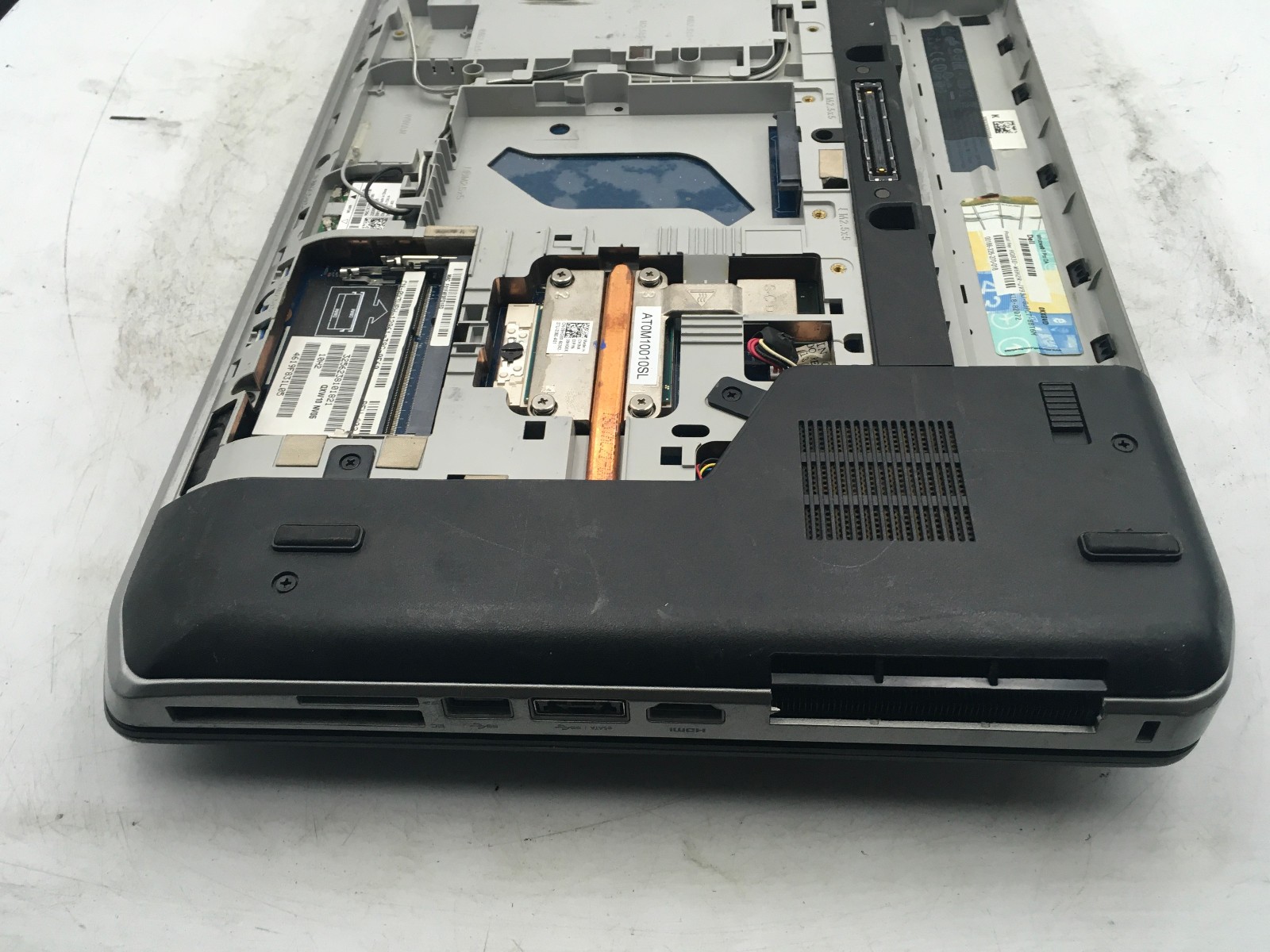 DELL LATITUDE E5530 – BOOTS TO BIOS/BAD HINGE – INTEL I5 3230M – NO RAM -READ-BB