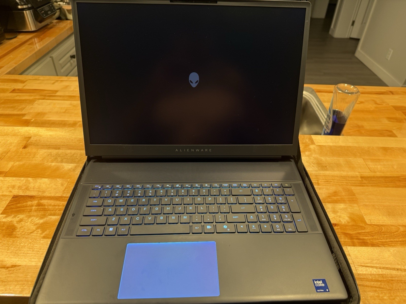 ALIENWARE AREA 51 18 Inch Screen Gaming Pc 64 GB Nvidia 2 Tb Storage Rtx5090