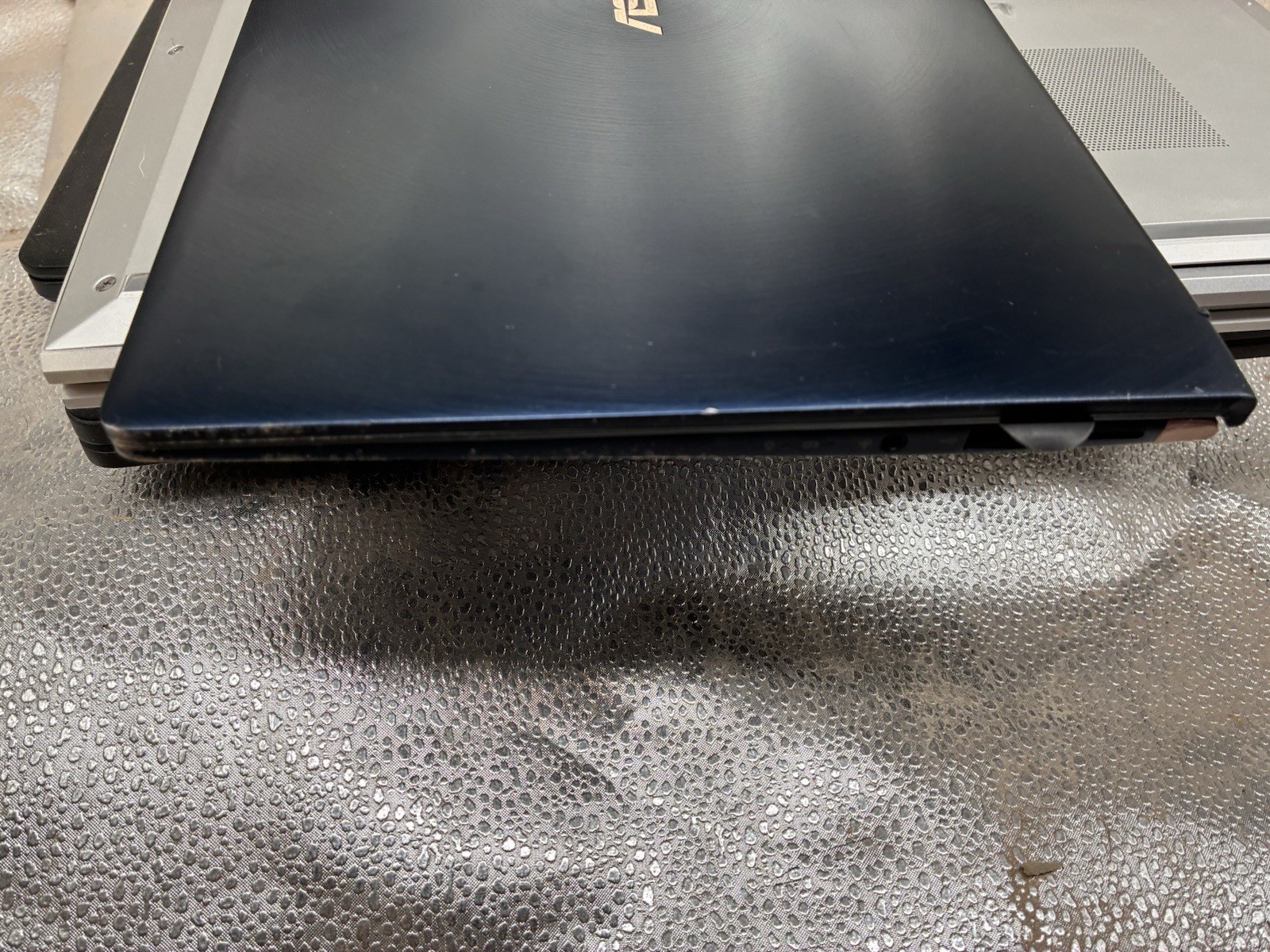 ASUS ZenBook UX433FA i7-8565U 1.80 GHz 16GB RAM 512GB SSD