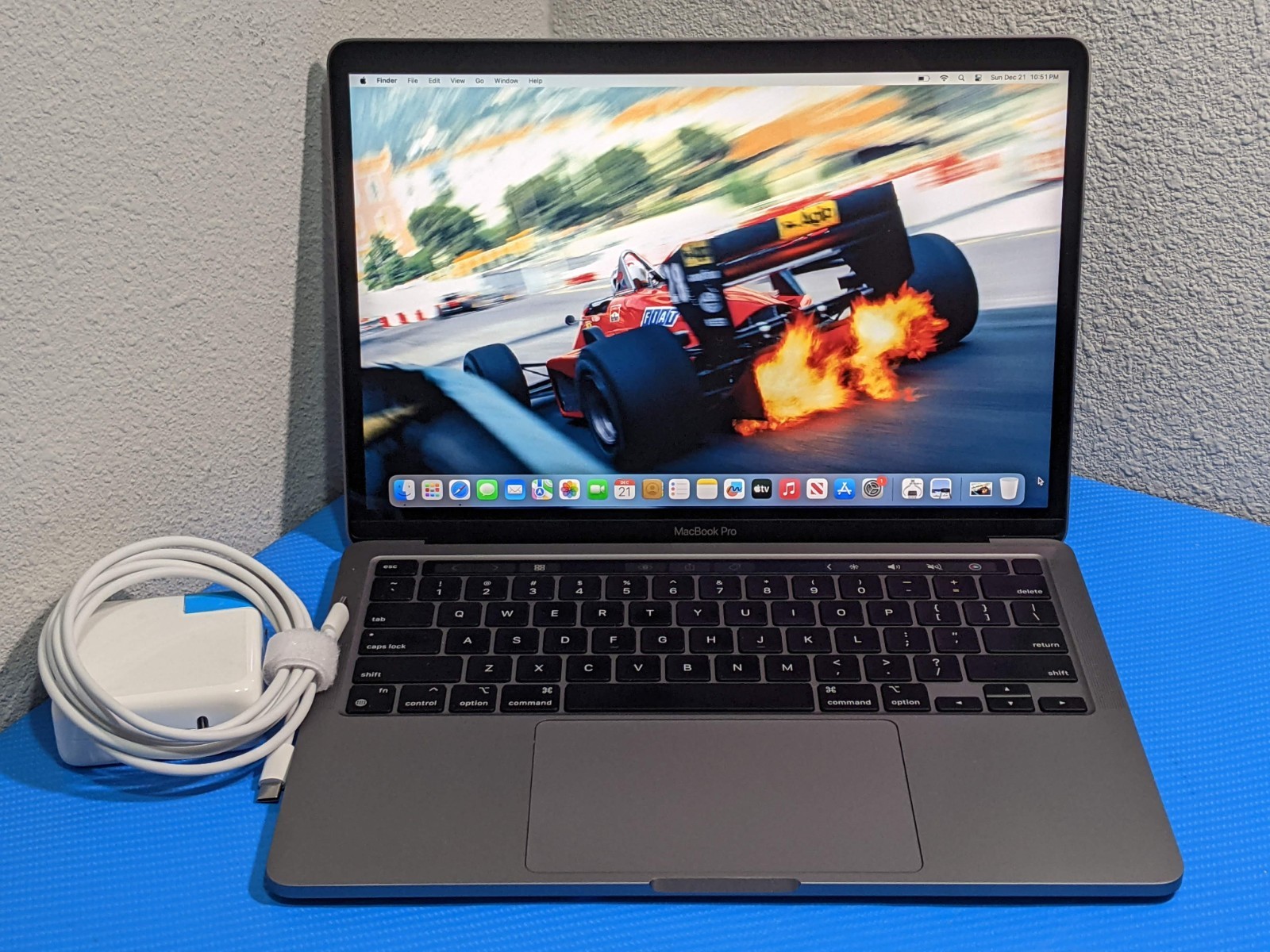 Apple MacBook Pro (2020) 13.3″ A2338 M1 8CPU/8GPU 3.2GHz 8GB 256GB MYDA2LL/A +PA