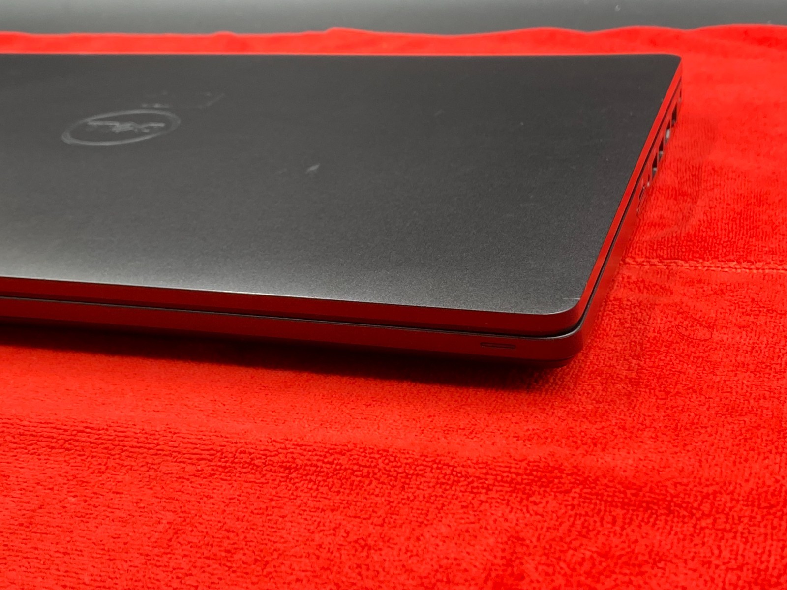 DELL PRECISION 3541 15.6″ FHD i7-9850H 16GB RAM 256GB SSD QUADROP620 BATTERY 94%