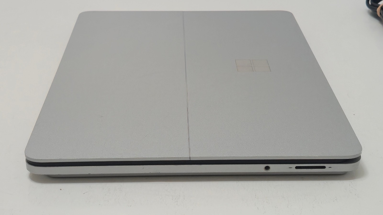 Surface Laptop Studio 1964 Core i7-11370H 32GB RAM 1TB SSD 14.4″ A2000 GPU 4 GB