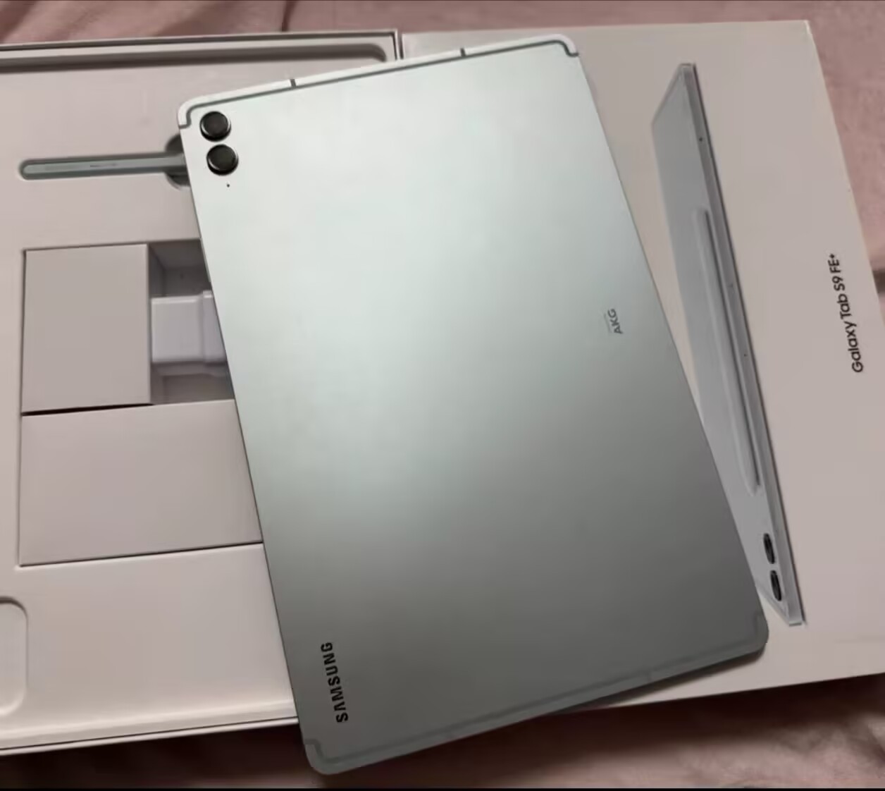 Samsung Galaxy Tab S9 FE+ 12.4″ 120Hz LCD Wi-Fi Tablet