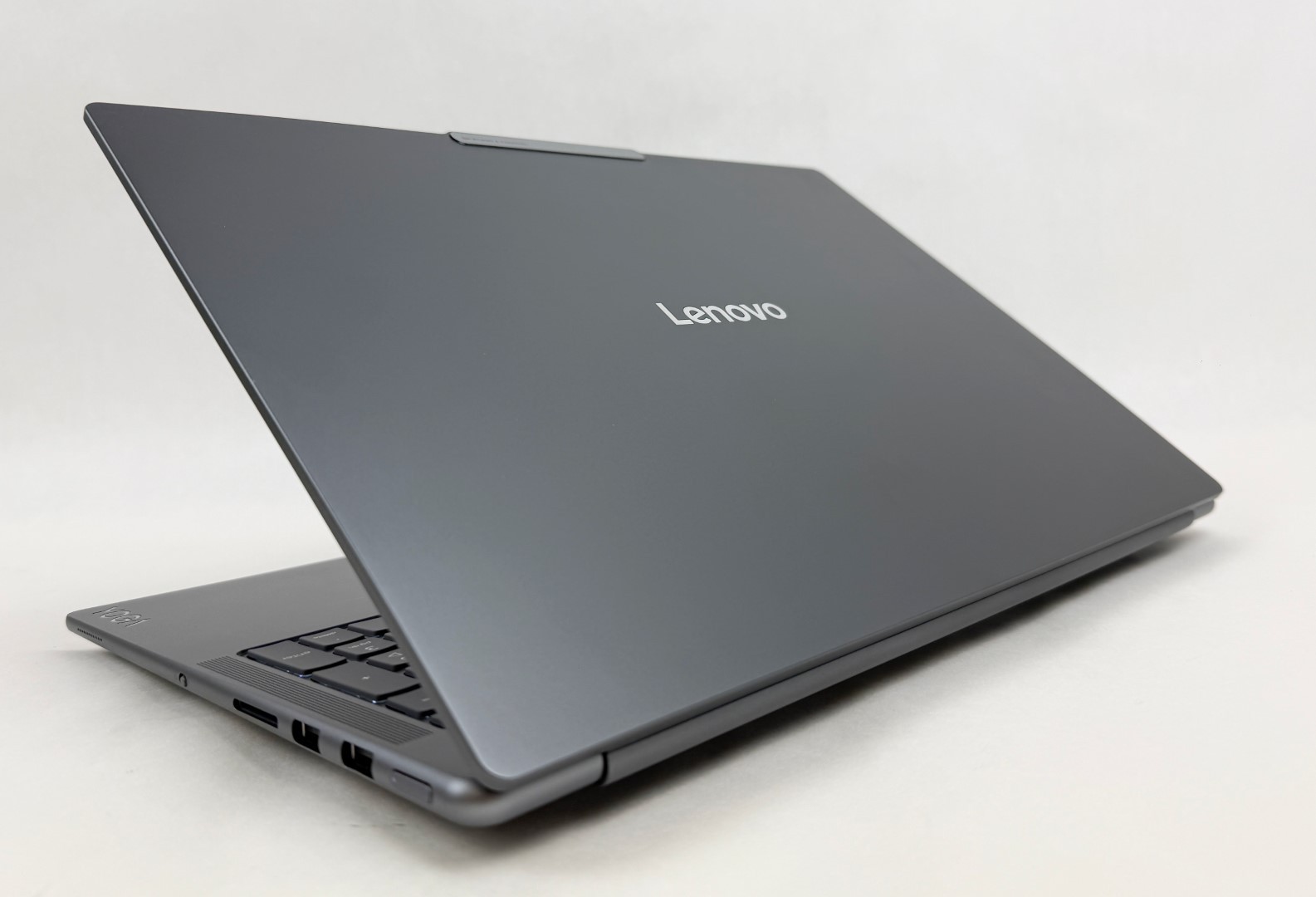 Lenovo Yoga Pro 9 16IAH10 16″ 2.8K OLED Touch Ultra 9 285H 32GB 1TB RTX 5050 W11