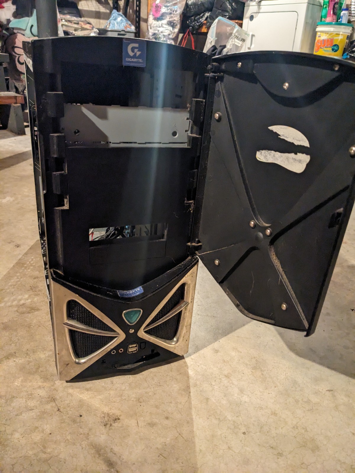 LOCAL PICKUP ONLY – Xion Xon II / Apevia X-Cruiser For Parts PC Lot