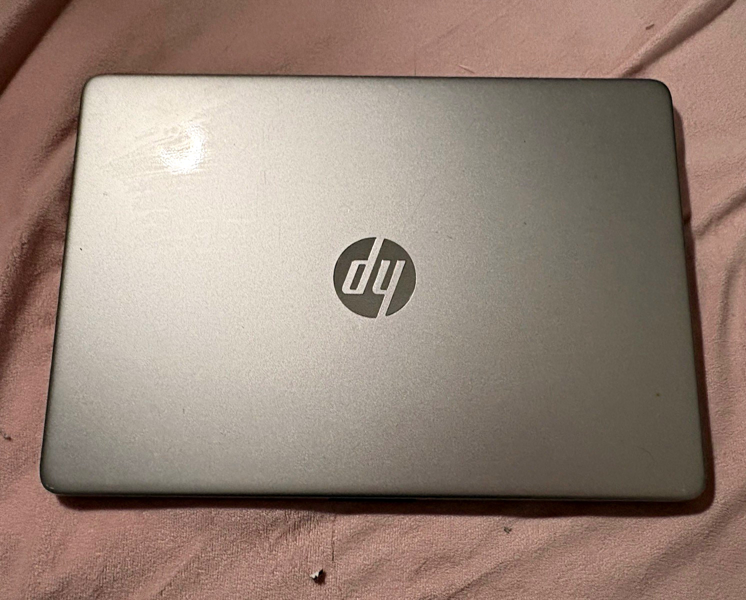 HP Laptop ( one out of two Ram slots are broken ) READ DESCRIPTION