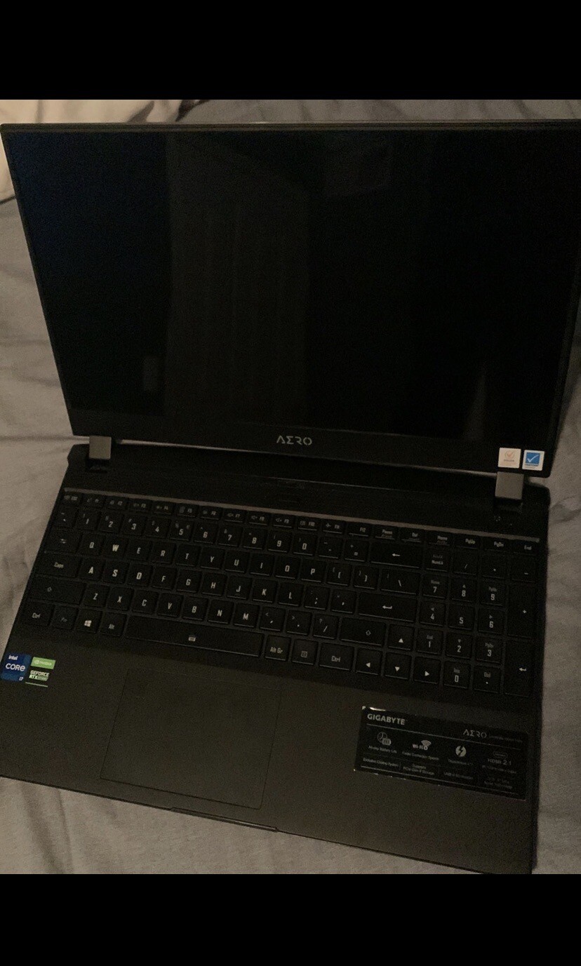 GIGABYTE AERO 15 OLED KD (1.5 TB SSD, Core i7-11800H, 3060) UHD Gaming Laptop