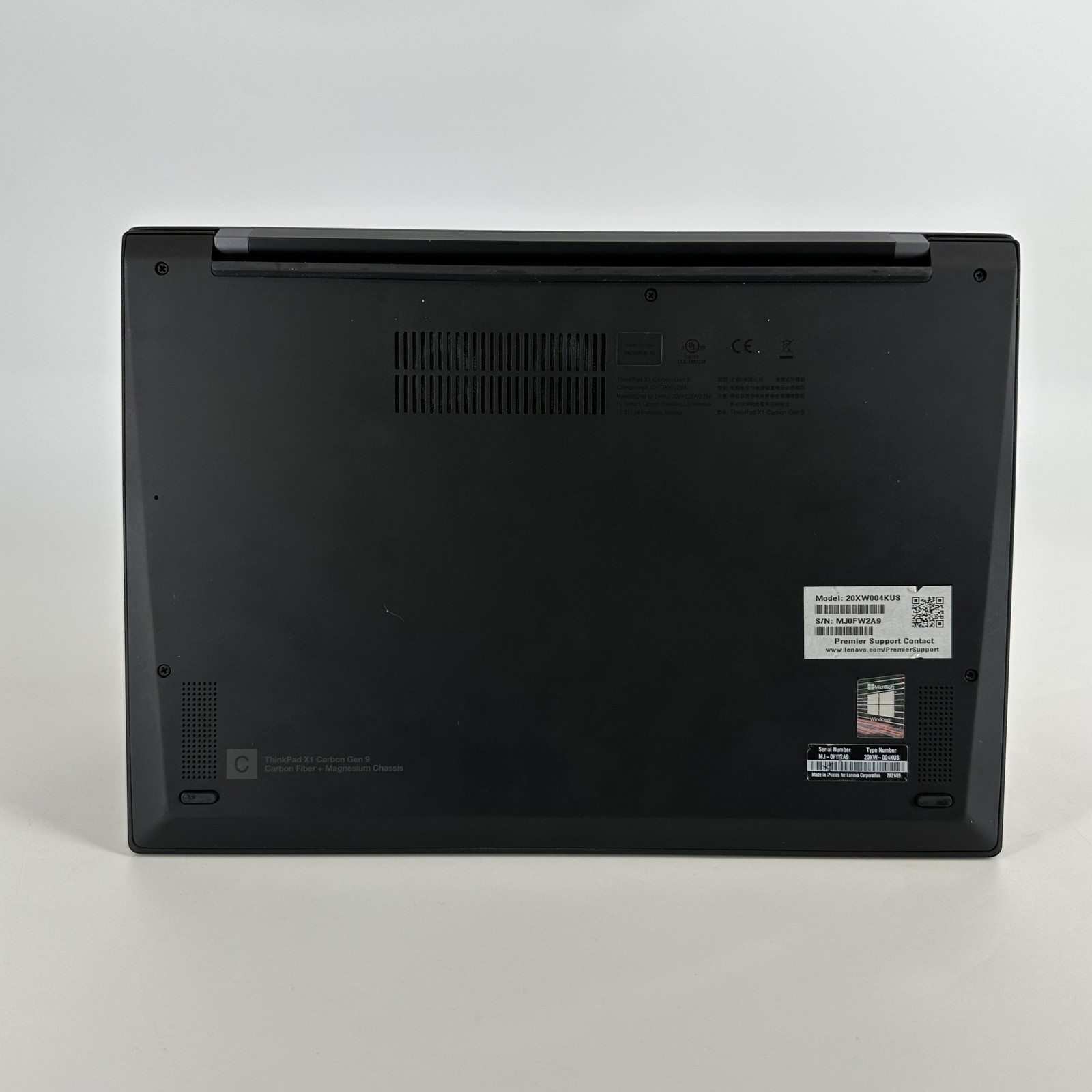 Lenovo ThinkPad X1 Carbon Gen 9 14 Black FHD+ 2.4 GHz i5-1135G7 16GB 256GB SSD