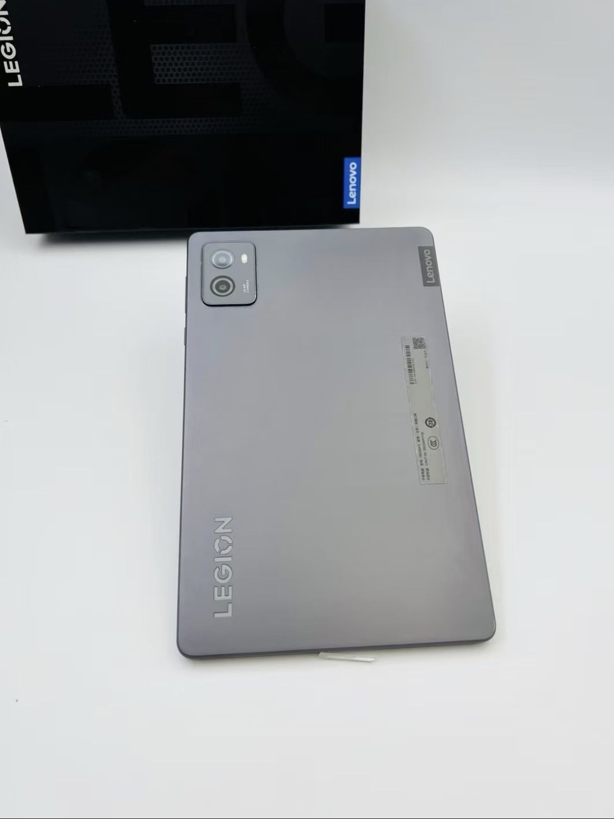 Lenovo Legion Y700 (2023)8.8” 13MP Snapdragon 8+ Gen 1 WIFI Android 6550mAh