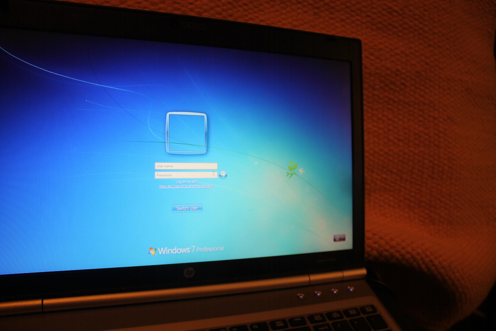 HP EliteBook 8570P – Core i7 – 3.00 GHz – 8192 MB – 320 GB HDD – Win 7P READ !
