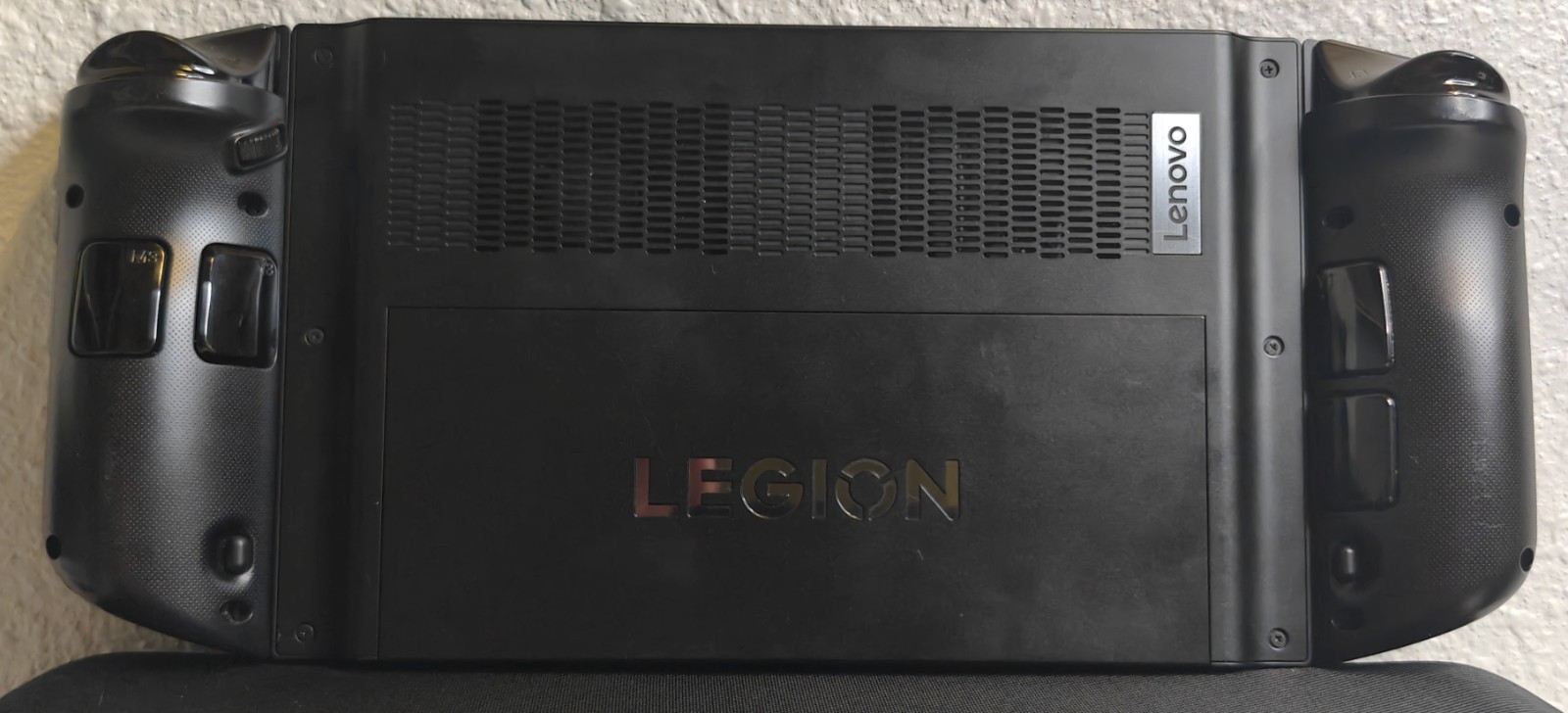 Lenovo Legion Go 8.8 in (1TB SSD, AMD Ryzen Z1 Extreme, 3.3GHz, 16GB RAM) Tested