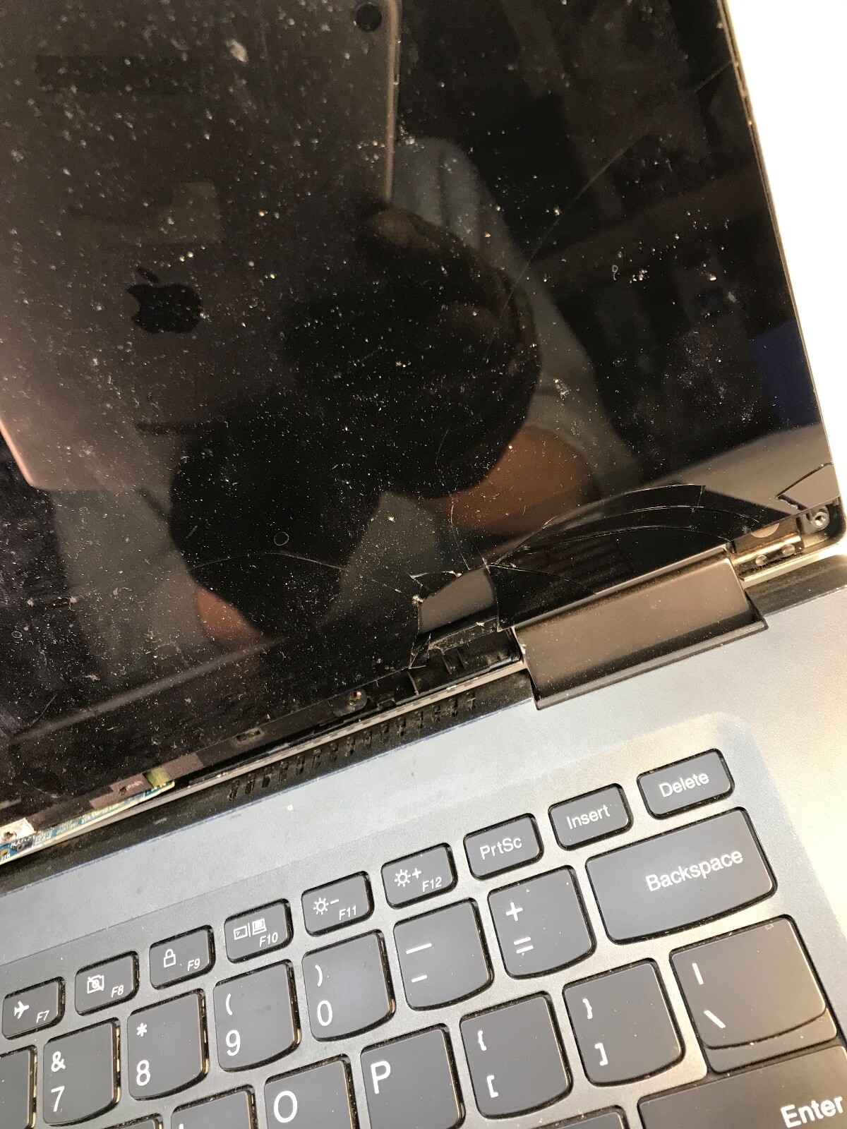 Lenovo ThinkPad Yoga 710-15 15″ Intel Core i5-7200U -POWERS/ CRACKED DISPLAY- MZ